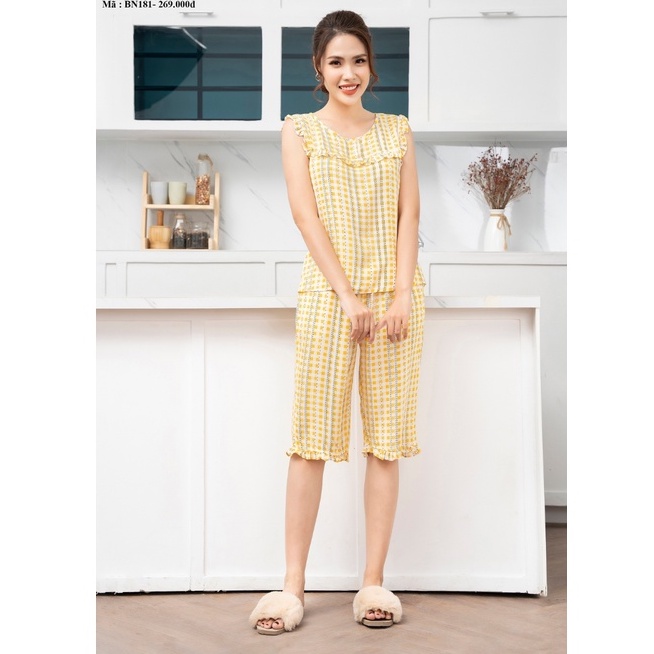 Bộ đồ mặc nhà lanh Vicci BN181 tay áo bèo nhún cách điệu, quần lửng nhiều họa tiết