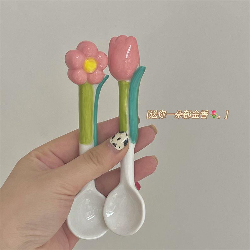 Muỗng Sứ Vẽ Tay Cầm Dài Hình Hoa tulip Ba Chiều Dễ Thương Phong Cách Hàn Quốc Cho Nữ