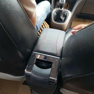 HỘP TỲ TAY XE I10