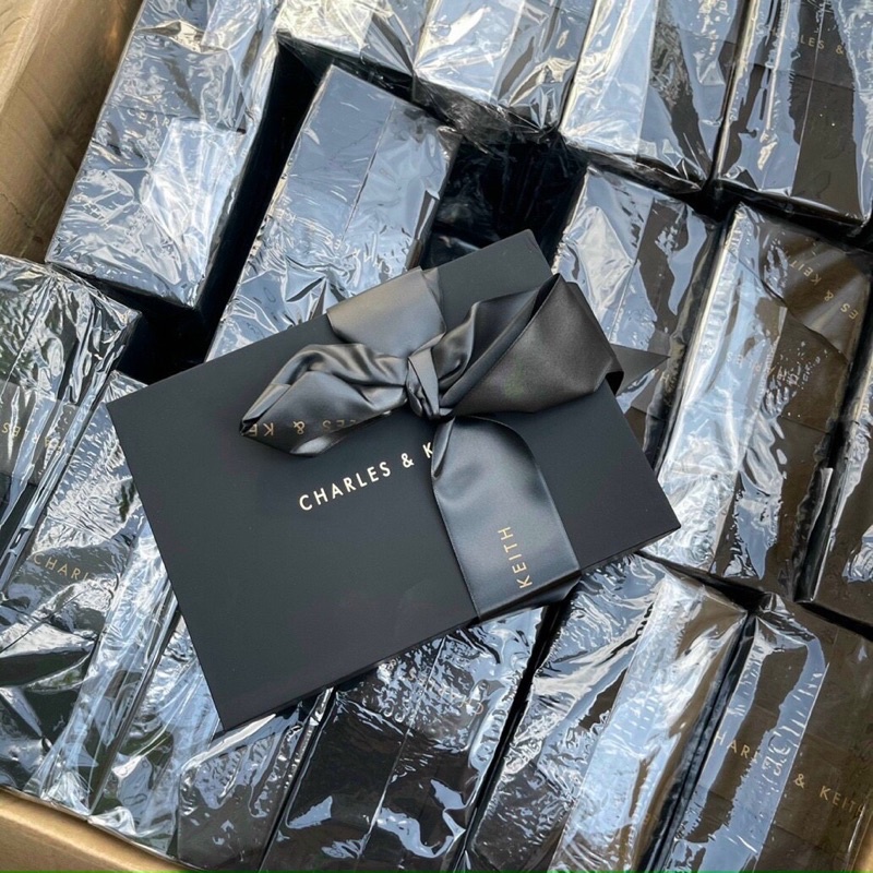 Túi CNK dáng chần sang chảnh quá chừng dây charm xinh xắn tháo rời được