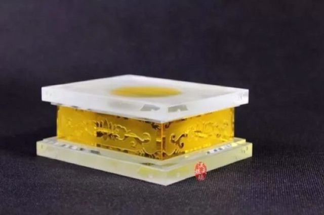 Đế pha lê để tượng có đèn led (nhiều màu)