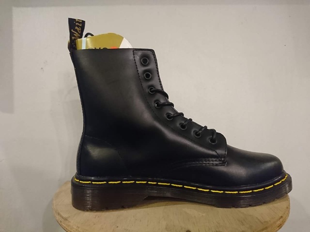 Dr. 1460 black nappa