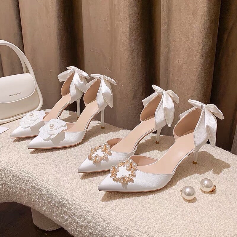 Giày tiểu thư mũi nhọn kết hợp với nơ sau có 2