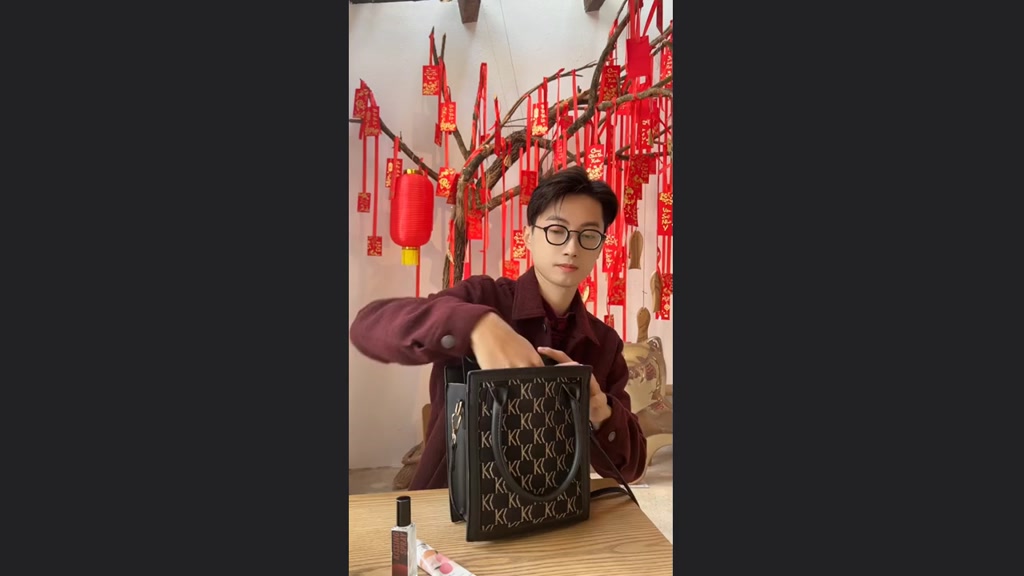 [Mã COSNM6 giảm 8% đơn 249k] Son dưỡng cho nam Nerman Men in Black 2 in 1 dưỡng ẩm, ngừa thâm môi 4g | BigBuy360 - bigbuy360.vn