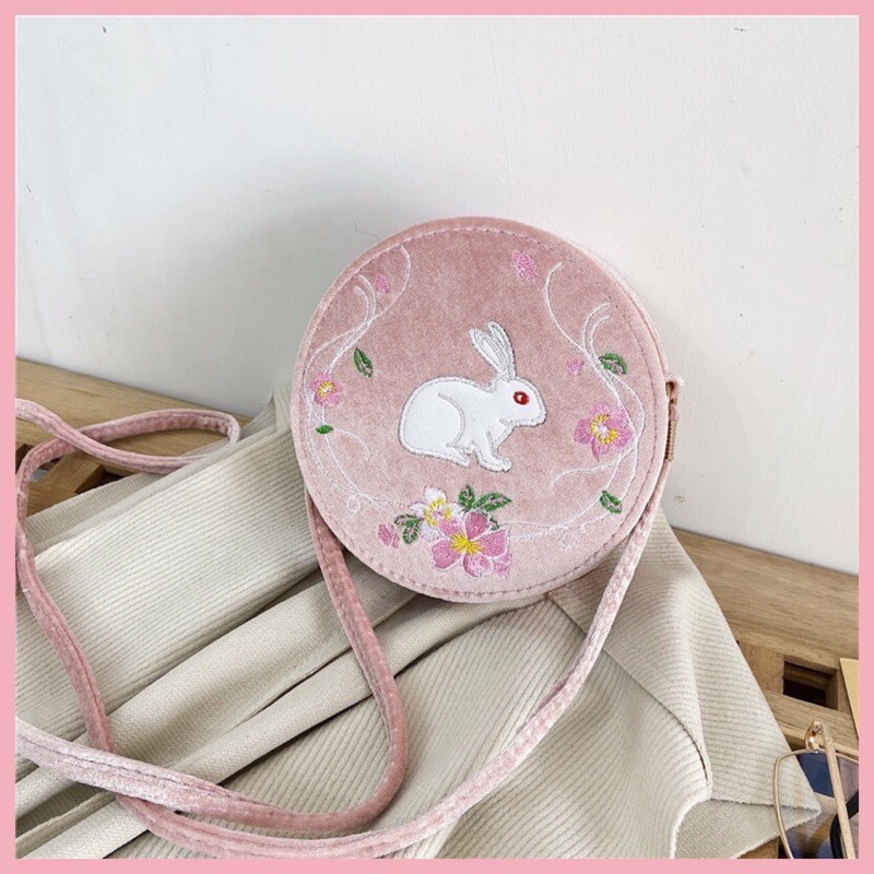 Túi đeo chéo cho bé, thêu hoa in thỏ vải nhung size 15cm
