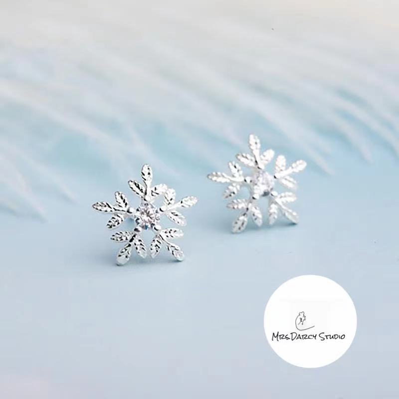 MRS.D【In Stock】100% Sterling Silver Fashioned Snowflakes S925 Earrings Stud Earrings Colors of Zircon Jewelry Gift Ear Clips Minimalist Earring Design Jewelry Girls Allergy Free