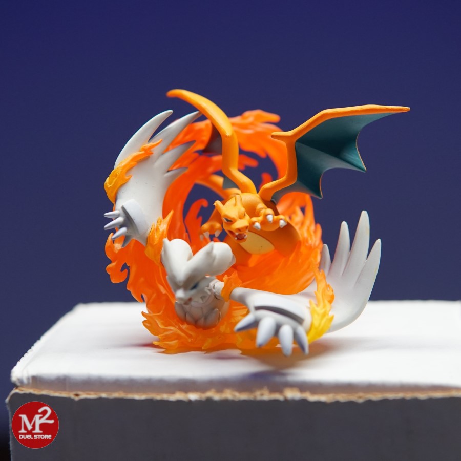 Mô hình TCG Charizard and Reshiram GX Tag Team - Hàng chính hãng lấy từ hộp Figure Collection