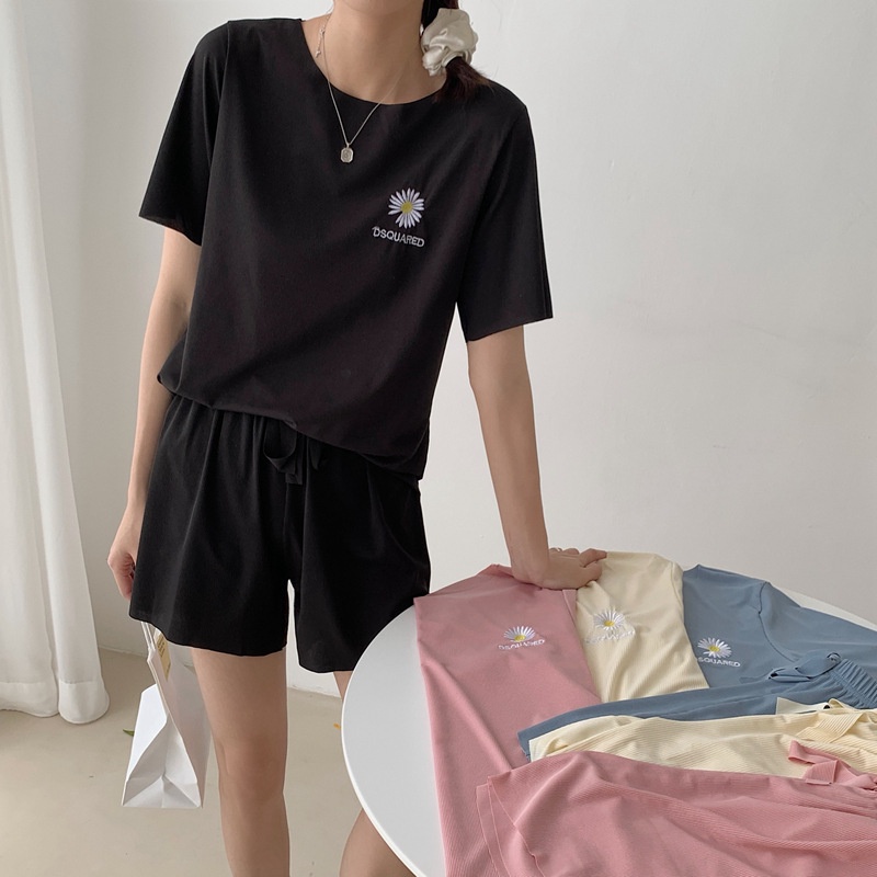 Bộ đồ nữ cộc tay quần ngắn pijama thêu hoa cúc - Chất liệu sọc tăm cao cấp đủ màu đen, hồng, xanh Her Vibe