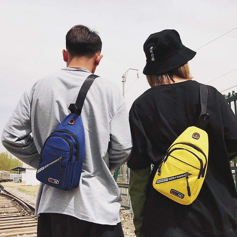 Túi đeo chéo phong cách thời trang trẻ trung năng động