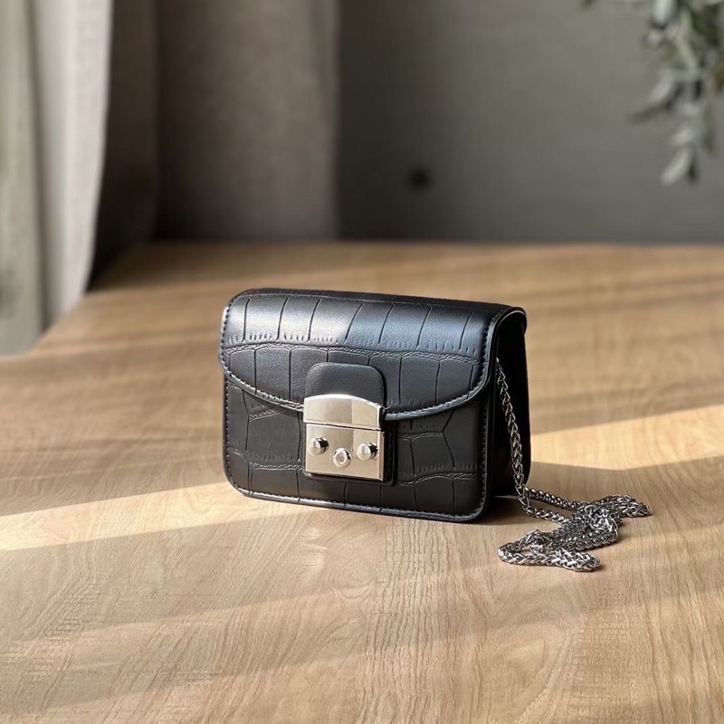 Túi xách - bản dupe của Furla
