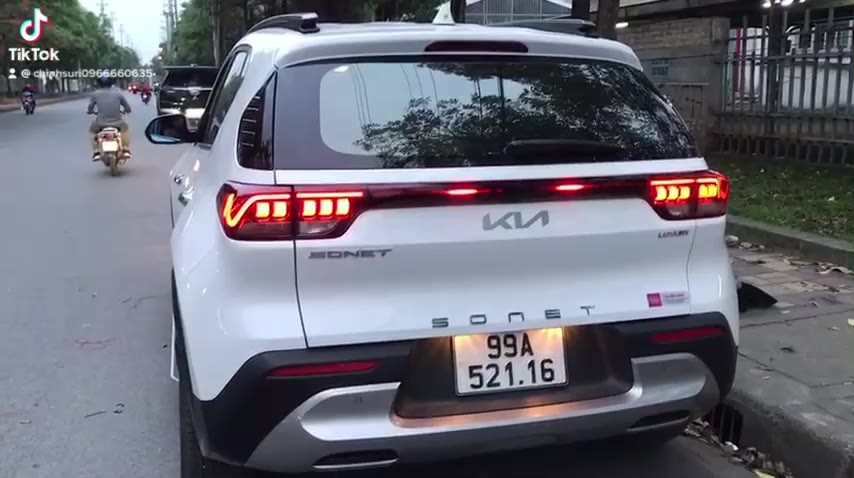 Đèn led cốp rời logo cho xe KIA Sonet 6 chế độ