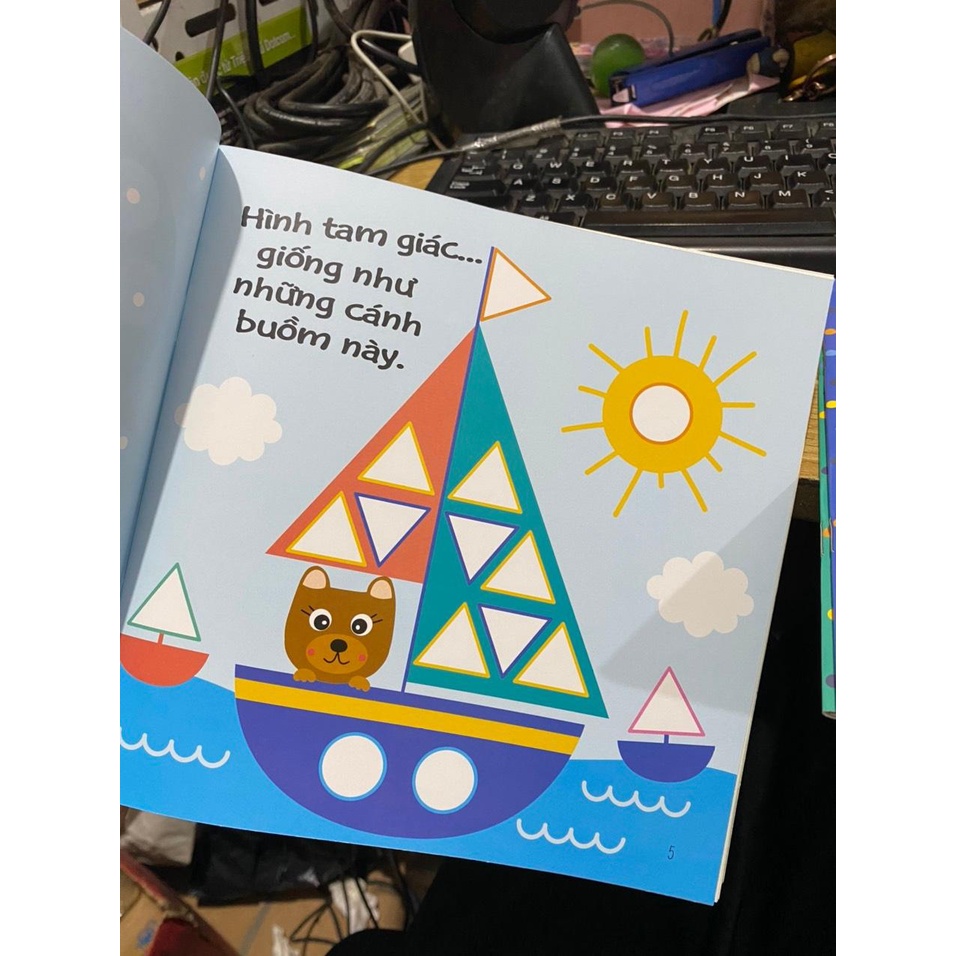 Sách - Hình dán ngộ nghĩnh phát triển khả năng quan sát : Hình dạng và màu sắc ( Đinh Tị )