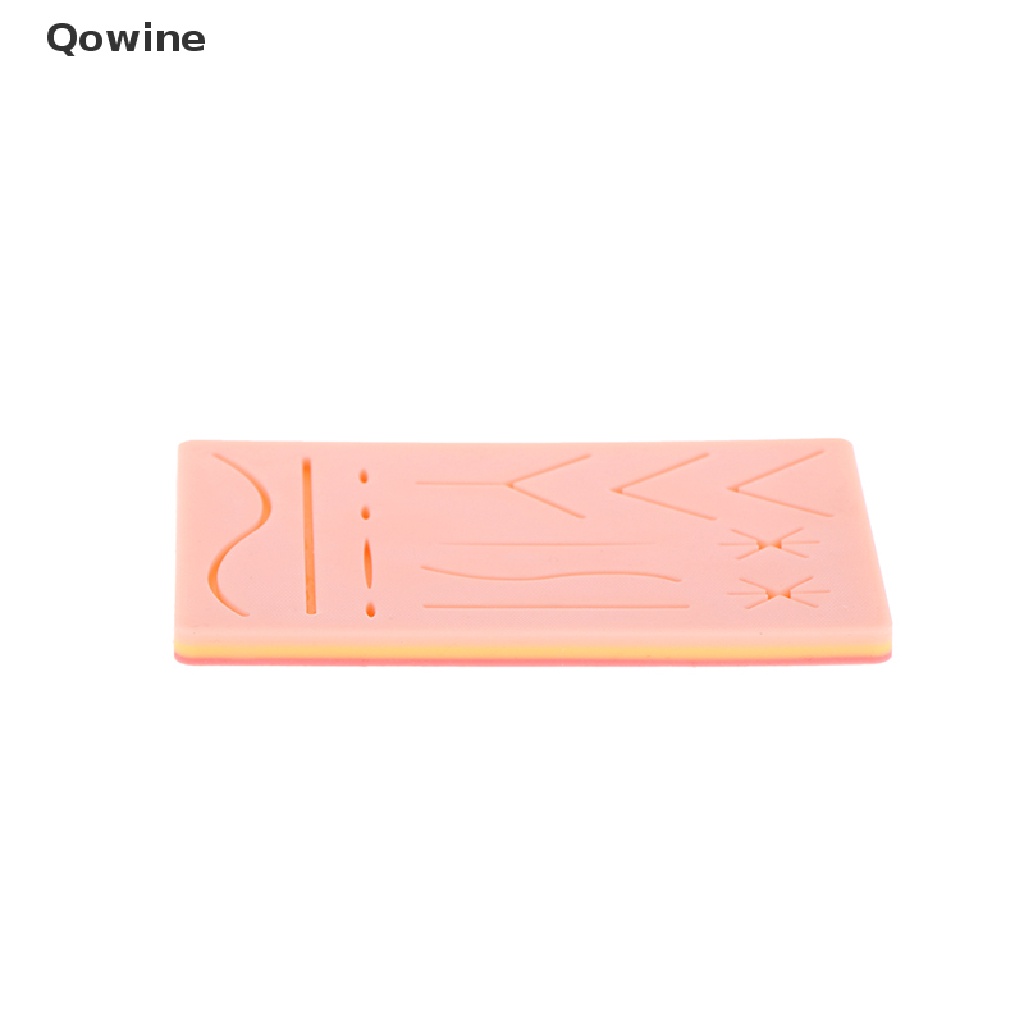 Miếng da giả bằng silicon mini có vết rạch phẫu thuật dùng để tập luyện khâu vết thương