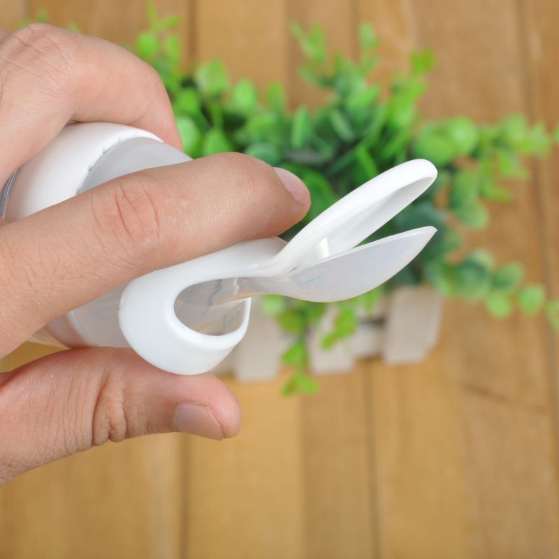 Bình Tập Ăn Bằng Silicone Kèm Muỗng Tiện Lợi Dành Cho Trẻ