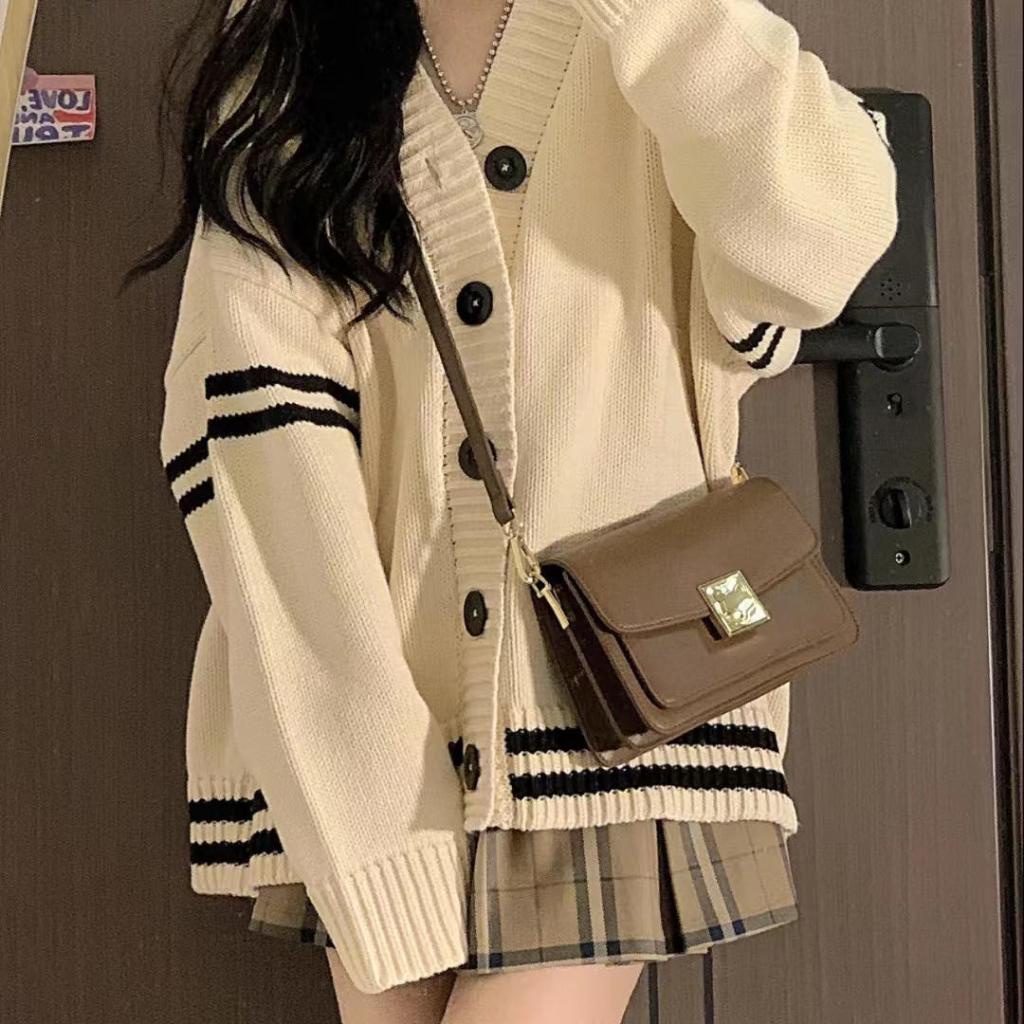 Set Áo Khoác Cardigan Cổ Chữ v + Chân Váy Xếp Ly Sọc Caro Chất Liệu Dệt Kim Thời Trang Mùa Đông Cho Nữ