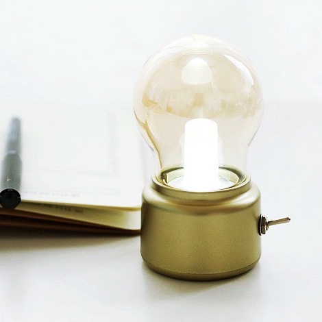 [Giá hủy diệt] [Ảnh thật] Đèn trang trí bàn làm việc phong cách Retro (Pin sạc có công tắc bật tắt)