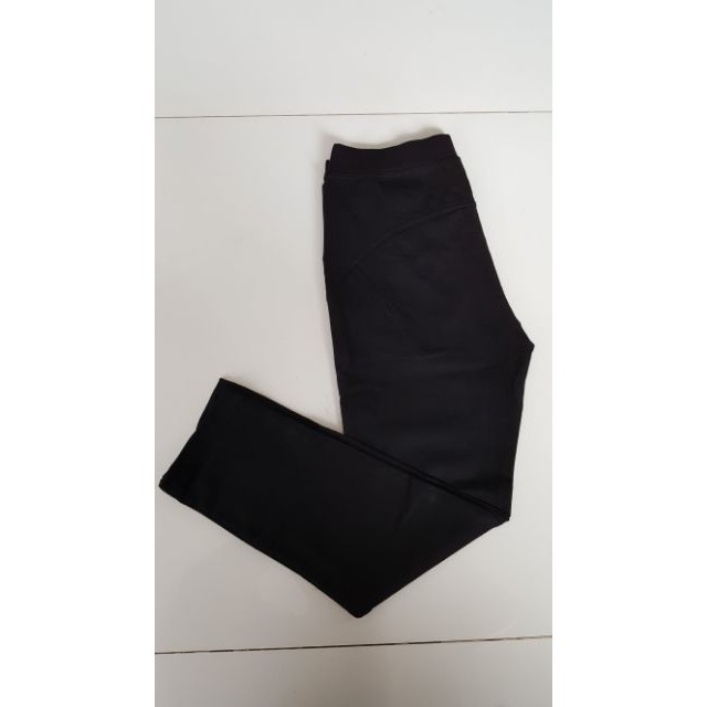 Quần legging nâng mông không ưng giảm tiền shop đã để giá sỉ rồi ạ,sỉ sll  ib shop có giá đẹp hơn ạ