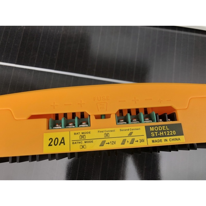 Bộ điều khiển sạc pin năng lượng mặt trời MPPT 20A Suoer ST-H1220