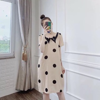 Váy chấm bi phối cổ