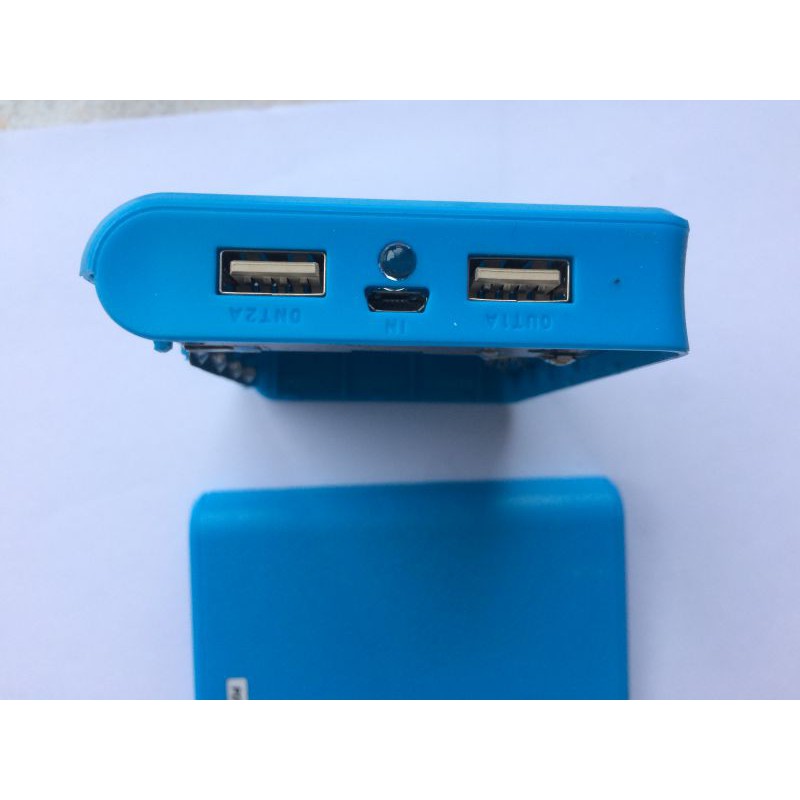 Box lắp 4 pin 18650 2 cổng ra 1A có lò xo lắp pin- (không có pin)