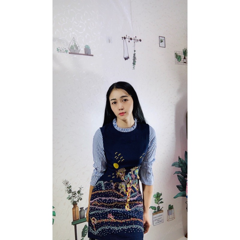 Đầm suông thêu hoa