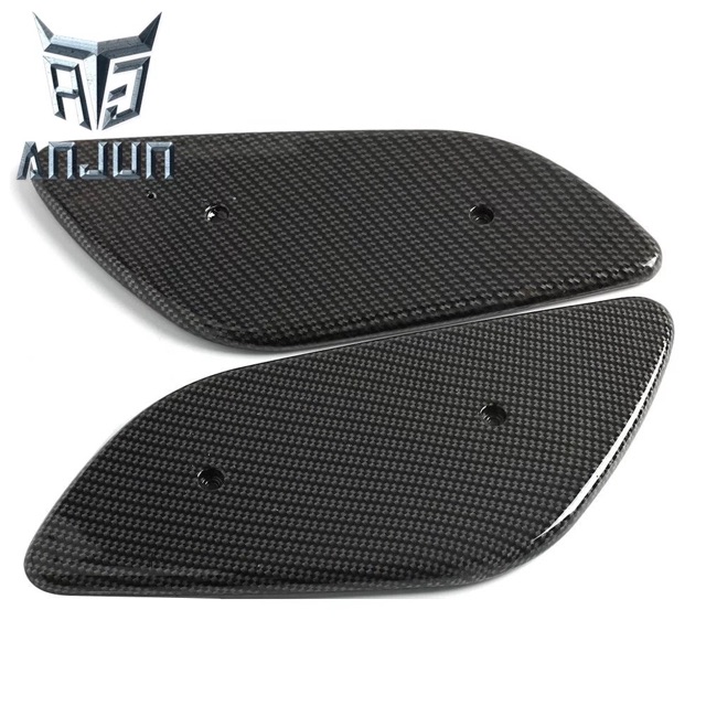 Đuôi gió thể thao chất liệu các bon