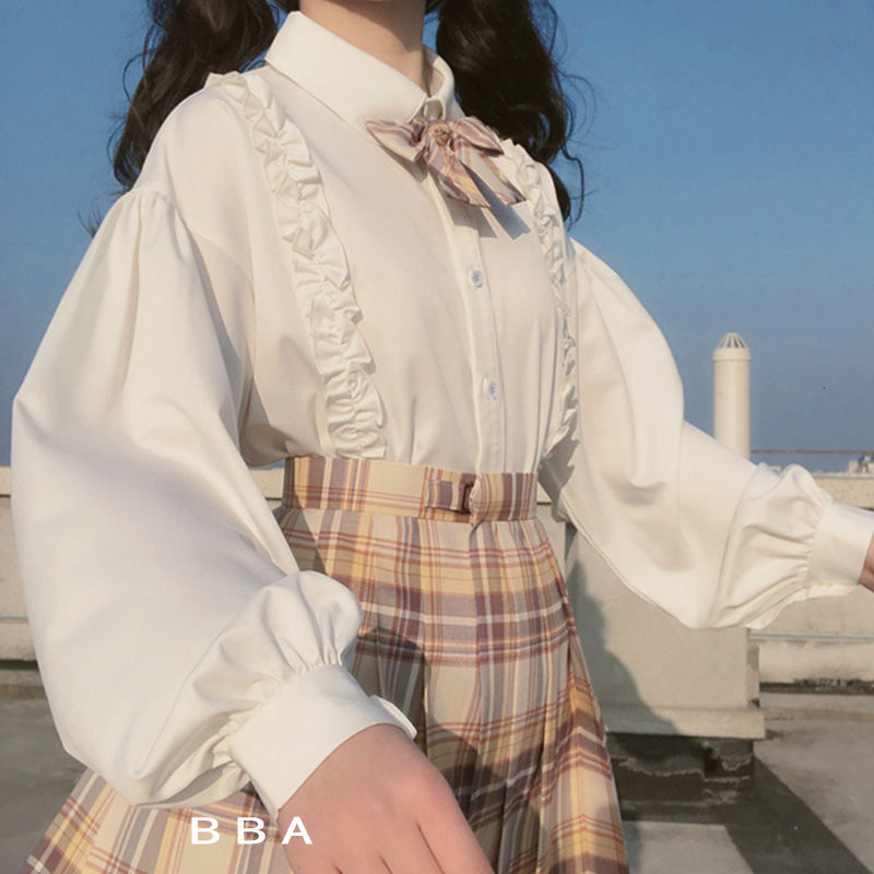 💕💕 "she's soft with a lovely tie and long-handed white shirt