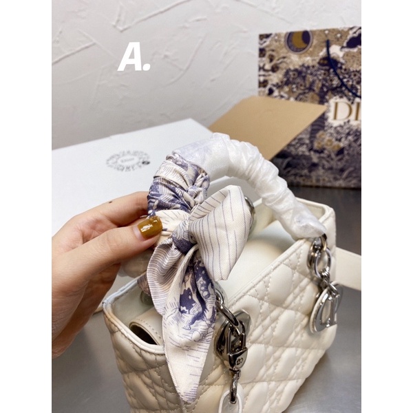 TÚI  LADY 5 Ô DA LÌ KÈM KHĂN KHOÁ BẠC SILVER METAL