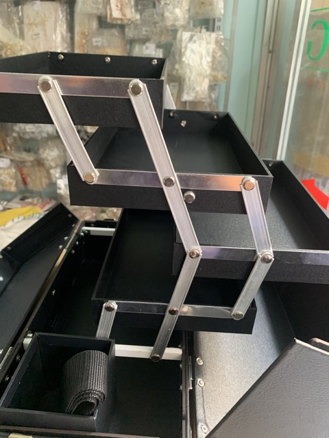 Cốp makeup pro 4 hộc lớn đen bóng 40x20x27cm GiangPKC