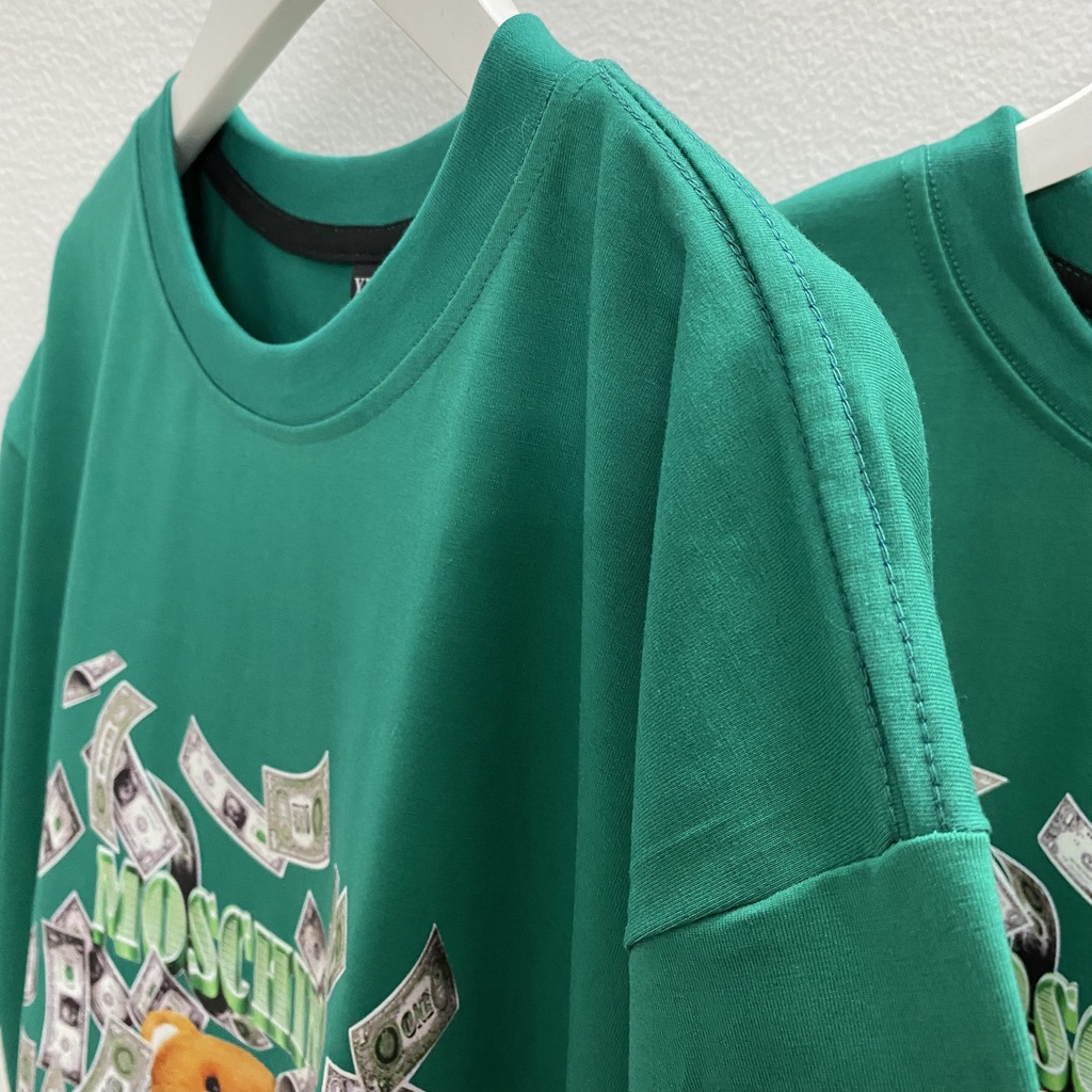 Áo thun tay lỡ MOSCHINO XANH LÁ ĐẬM TO KKIMSHOP , Áo thun unisex nam nữ form rộng oversize chất liệu Cotton Thái
