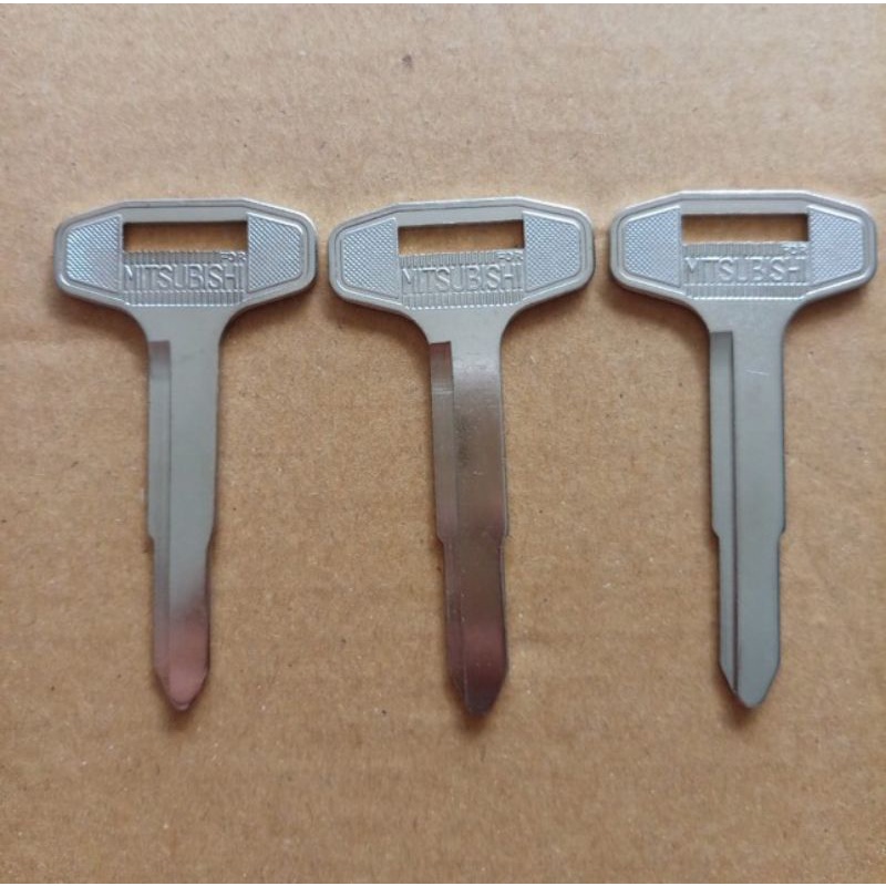Phôi chìa khoá ô.tô Mitsubishi chuẩn zin ( combo 3 chìa )