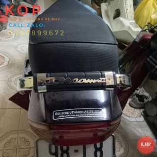 Chữ inox dream. gắn cao su tay xách sau DREAM. thái L1 -KOPT