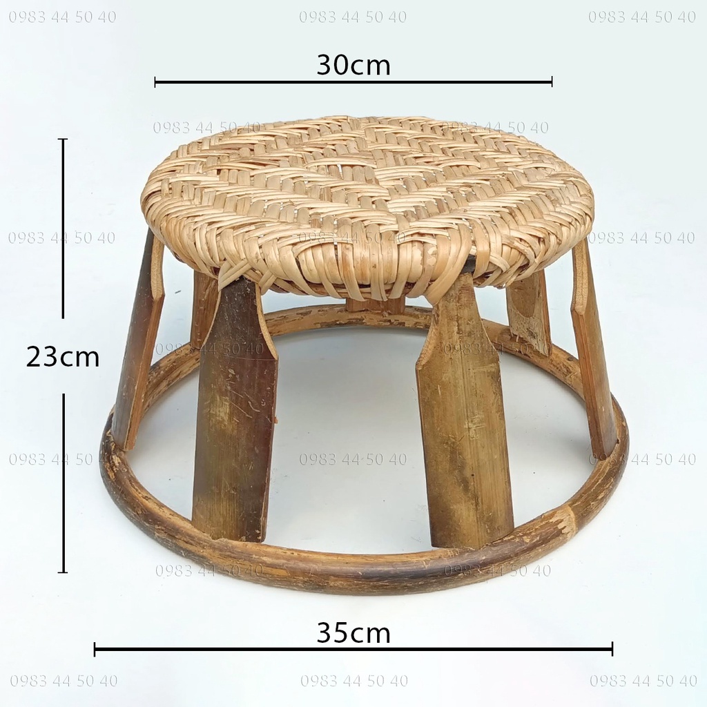 Ghế mây dân tộc màu sắc mộc mạc.