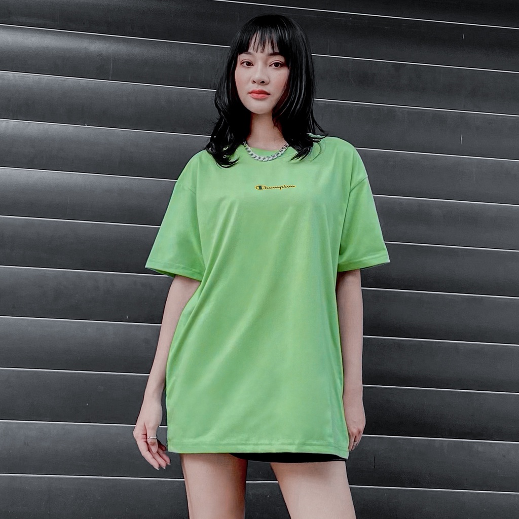 Áo Thun Champion Xanh Lá Cây Thêu Chữ Màu Xanh Ở Giữa Chất Liệu 100% Cotton Thoáng Mát Form Rộng Thoải Mái