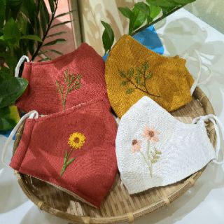 Khẩu trang thêu tay