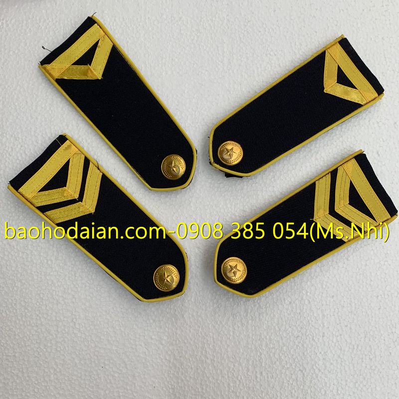 Cầu vai bảo vệ gạch ngang kèm gạch chữ V màu vàng, sao đồng cao cấp