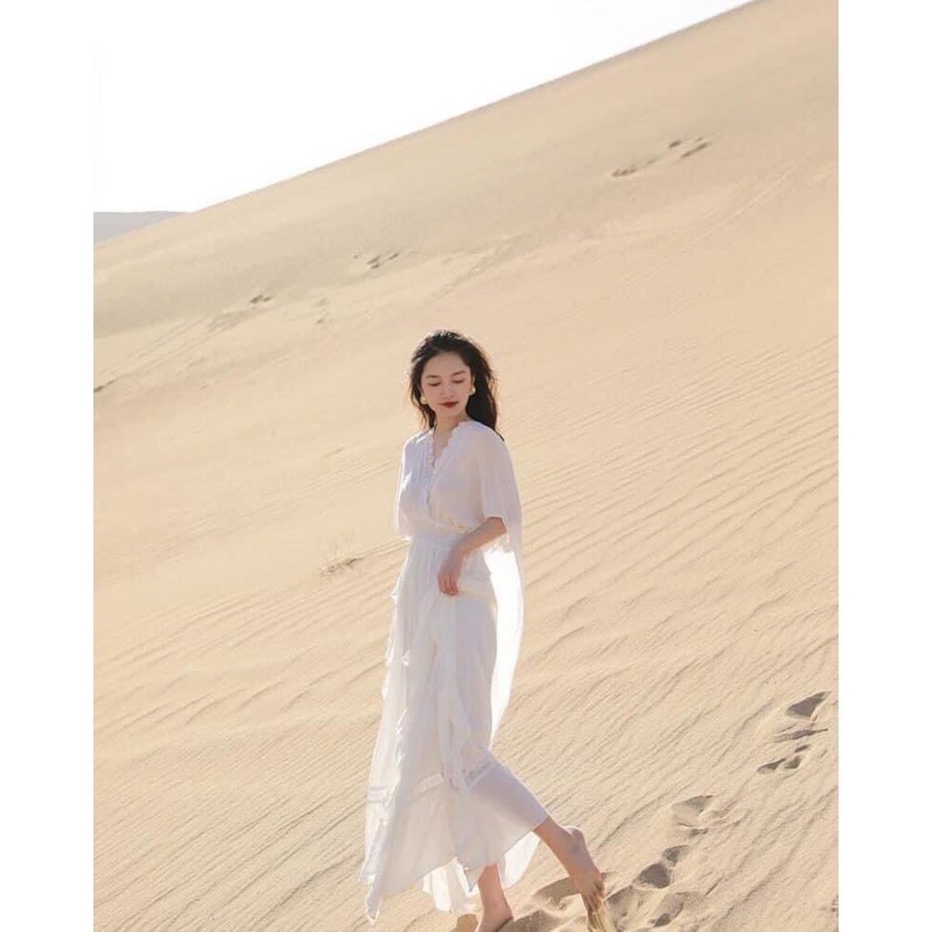 Đầm váy maxi trắng phối bèo sẻ tà nhúm eo dáng dài công chúa hở lưng đi biển chgupj hình kỉ yếu nàng thơ Hà Kiều MSP054