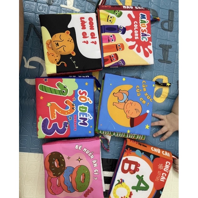 Sách vải cho bé, song ngữ kích thích đa giác quan Pipo [Kích thước 12x12cm, 8 mặt, an toàn tuyệt đối cho bé]