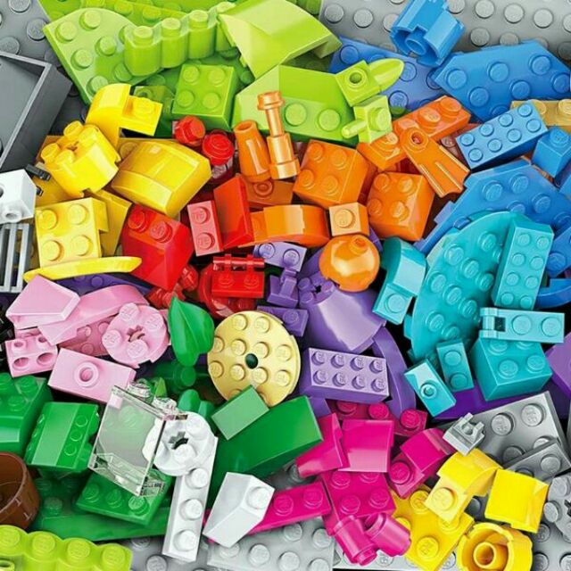 Trọn bộ lego 1104 chi tiết và bàn xếp cho bé