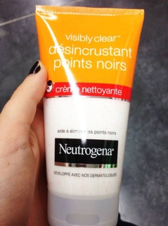 Sữa rửa mặt Neutrogena Visibly Clear Desincrustant Points Noirs