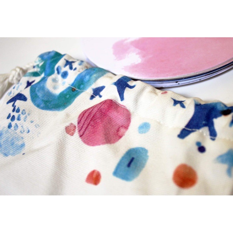 Túi nhỏ và quyển lời “Ng bthg” | BigBuy360 - bigbuy360.vn