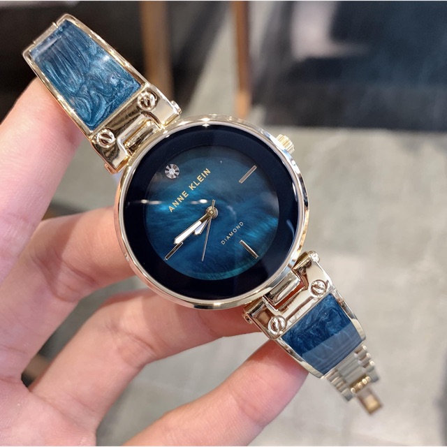 Đồng hồ nữ ANNE KLEIN model AK/2512NVGB dáng kiềng