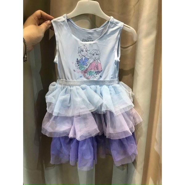 ĐẦM ELSA XUẤT DƯ XỊN CHO BÉ GÁI