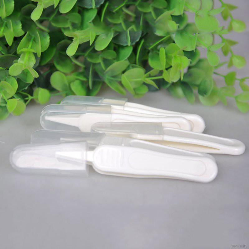 Nhíp vệ sinh tai mũi cho bé