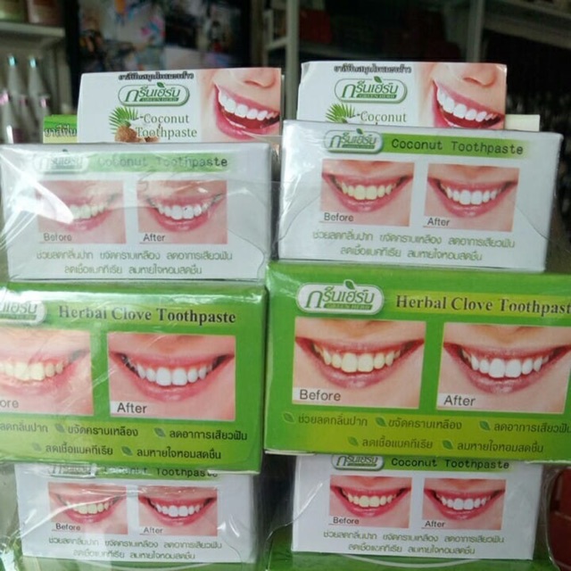 Kem trắng răng green herb thái lan.