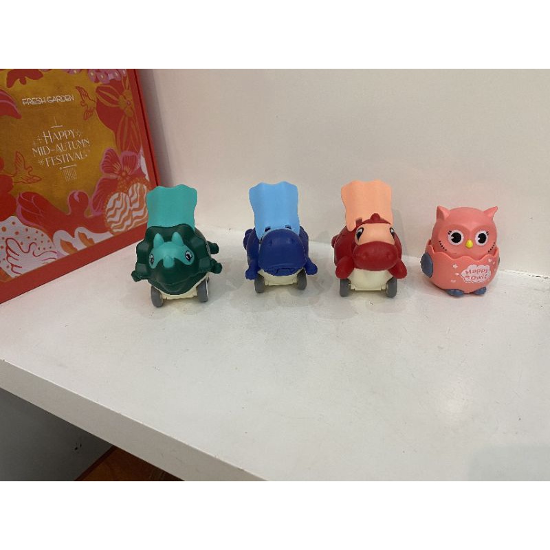 Khủng long siêu nhân ô tô chạy đà