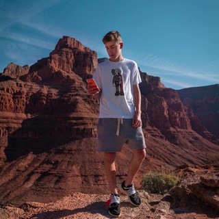 Áo Thun Tay Lỡ KAWS TEE Unisex