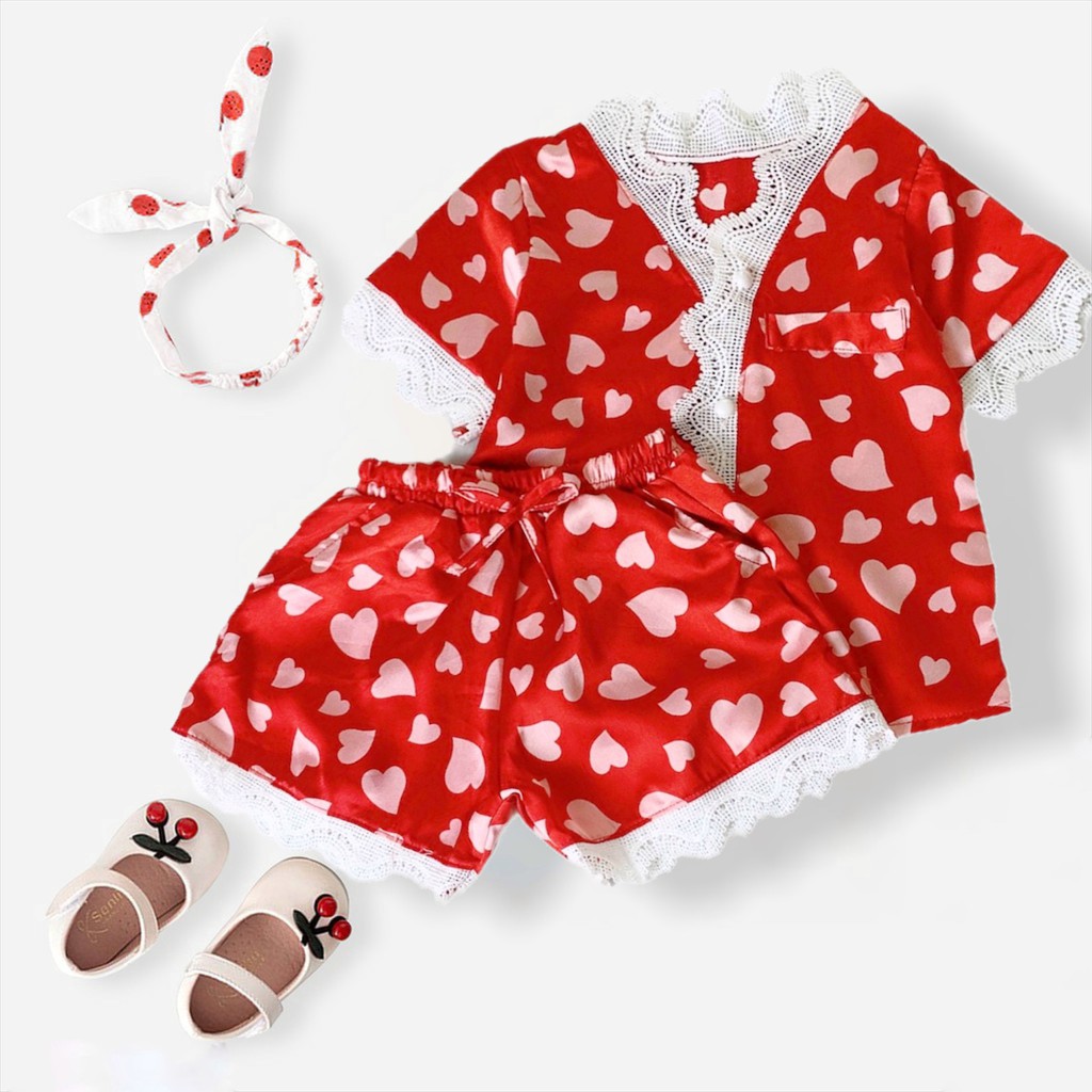 Bộ Đồ Ngủ Pijama Bé Gái Set Quần Áo Trẻ Em Cộc Tay Mặc Nhà Lụa Satin Hình Tim Phối Viền Ren BN09