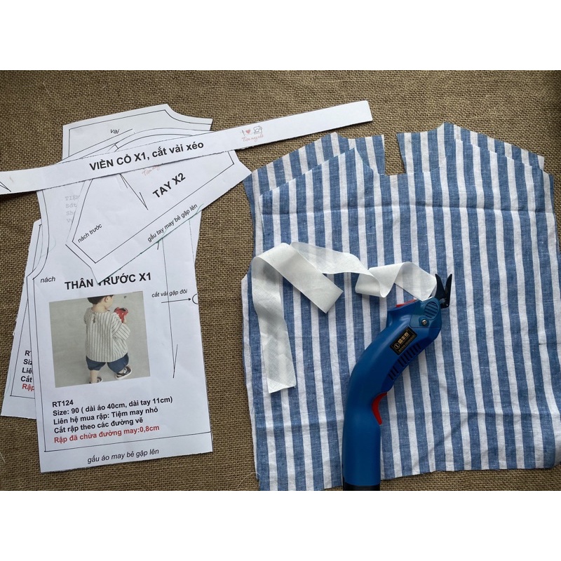 RT124_Rập giấy may áo vai trễ bé trai