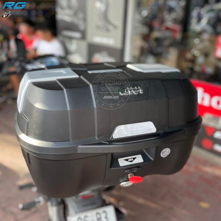 THÙNG SAU GIVI 45 LÍT B45NM MẪU MỚI 2022 ĐỰNG 2 NÓN BẢO HIỂM CHÍNH HÃNG BH 2 NĂM